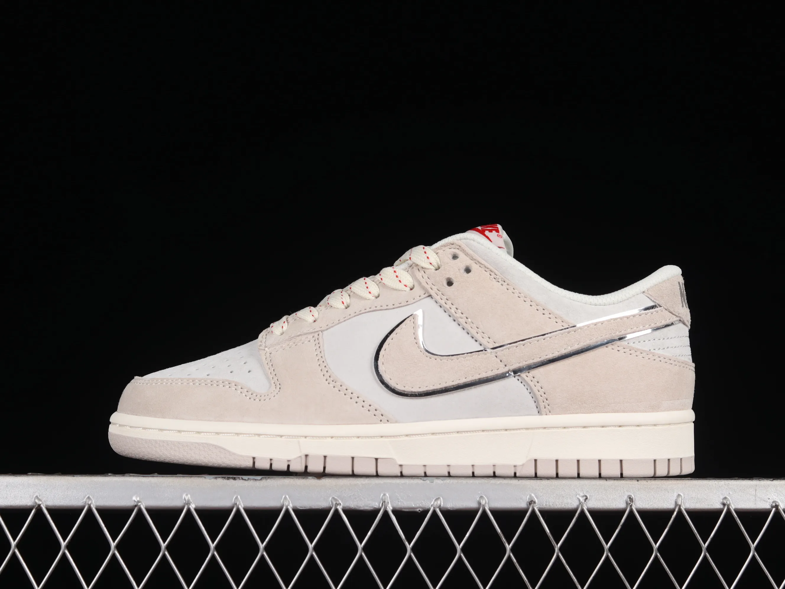 All Categories Nk SB Dunk Series Nk SB Dunk Low Low-top sneakers Otomo Katsuhiro x Nk SB Dunk Low "Steamboy OST" Creative customization collaboration Otomo Katsuhiro joint SB low-top sports and leisure sneakers DQ2366-166